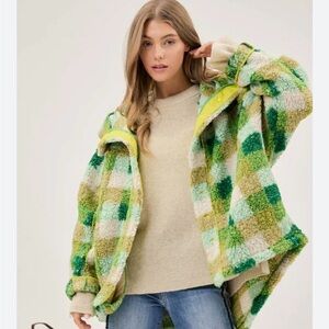 Women’s Fleece jacket with hood & pockets by DAVI & DANI women’s medium NWT